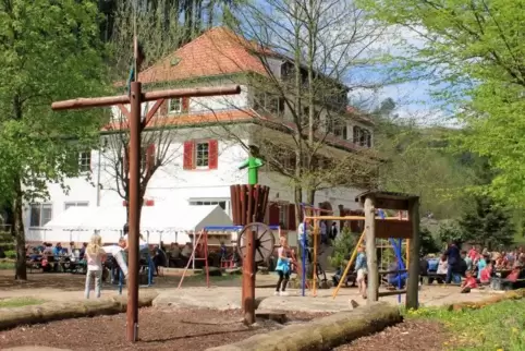 Der Spielplatz am Naturfreundehaus Finsterbrunnertal ist seit Montag gesperrt. Der gastronomische Betrieb läuft noch, allerdings