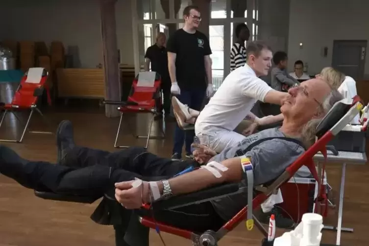 Die Finger bewegen und entspannt liegen &ndash; dann l&auml;uft es. 