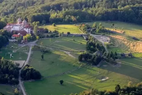 Platz, sich aus dem Weg zu gehen, wäre genug vorhanden – frische Luft auch. Doch der Wildpark auf dem Potzberg muss die Pforten 