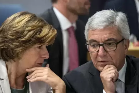 Der rheinland-pfälzische Innenminister Roger Lewentz (SPD) gemeinsam mit Ministerpräsidentin Malu Dreyer (SPD). 