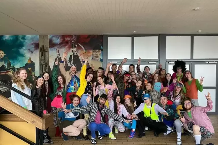 Ein in jeder Hinsicht besonderer Jahrgang des Albert-Einstein-Gymnasiums in Frankenthal: die Abiturienten 2020.