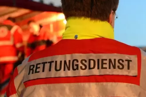 Eine Autofahrerin übersah beim Abbiegen einen Fahrradfahrer. Da d dieser sich beim Zusammenstoß verletzte, wurde er in eine Klin