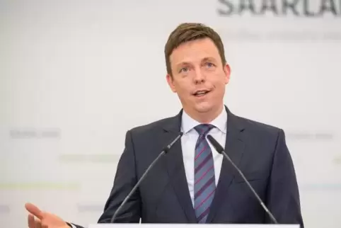 Ministerpräsident Tobias Hans hat dem französischen Regionalratspräsidenten Jean Rottner in einem Telefonat Hilfe angeboten.