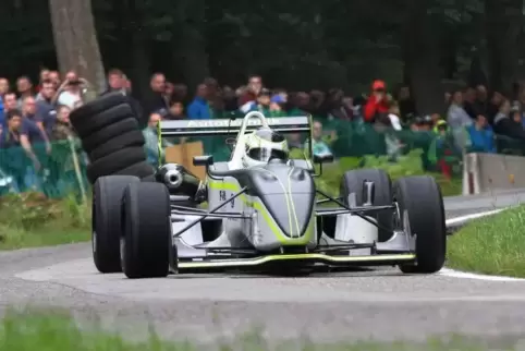 Formel-3-Flitzer wie dieser von Christian Triebstein im Vorjahr ziehen das Publikum an die Käshofer Straße. 