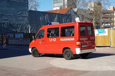 Lautsprecherdurchsage am Sonntagnachmittag in der Innenstadt.