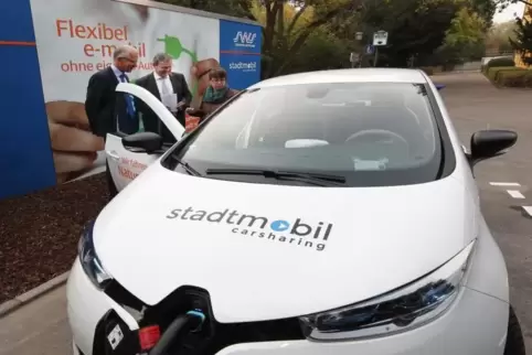 In Speyer zweimal in der E-Variante: Stadtmobil-Autos.