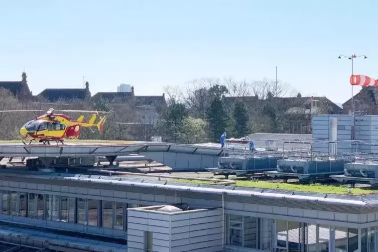 Mit dem Hubschrauber sind die Patienten vom Elsas s nach Karlsruhe geflogen worden. 
