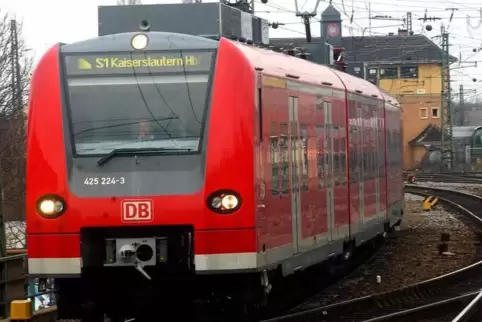 Die S 1 fährt auch im reduzierten Fahrplan stündlich, die S 2 fällt dagegen aus. 