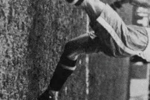 Neun der elf Bayern-Bezwinger: (stehend von links) Pfeiffer, Schubert, Krautwurst, Hergert, Kolb, Babo, (kniend) Germann, Schaub