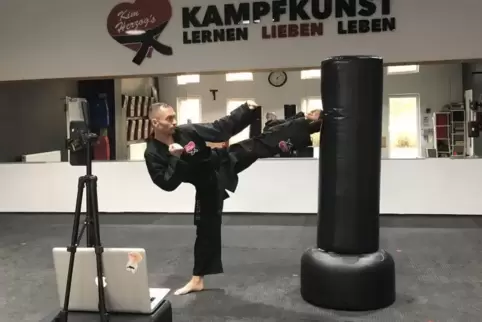 Jeder kann mitmachen: Kim Herzog, der mehrfache Kickboxweltmeister, ist kampfbereit. 