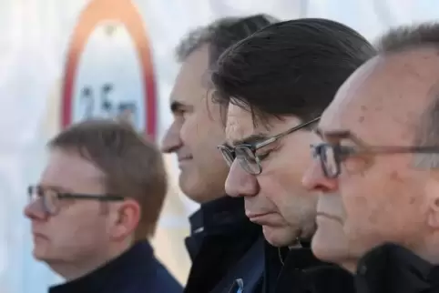 Vorreiter in Sachen Corona-Bekämpfung (von links): Gesundheits-Staatssekretär Thomas Gebhart, Landrat Dietmar Seefeldt, Oberbürg