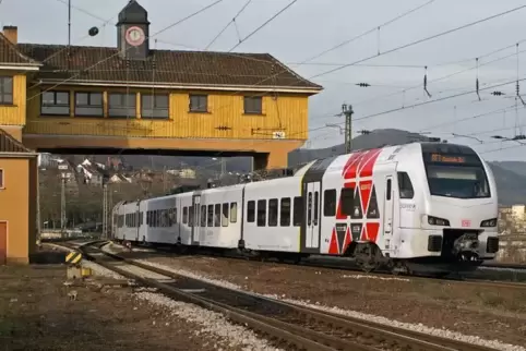 Auf der Linie RE 1, die in der Pfalz unter anderem Kaiserslautern und Neustadt (Foto) bedient, fahren nun noch fünf Zugpaare. 
