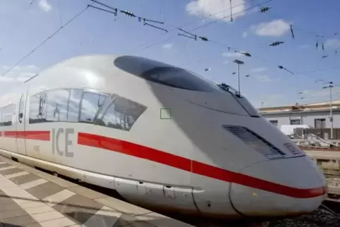 Der ICE hält auf dem Weg nach Berlin unter anderem in Kaiserslautern.