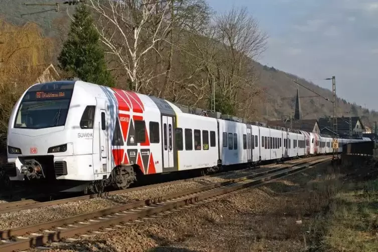 Auf der Linie RE 1, die unter anderem die Halte Homburg, Landstuhl, Kaiserslautern, Neustadt und Ludwigshafen Mitte bedient, fah