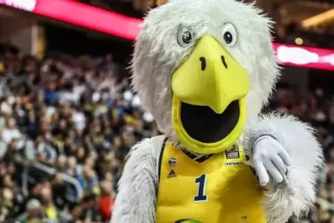 Der Albatros, das Maskottchen von Alba Berlin, ist bei den Online-Sportstunden oft dabei.