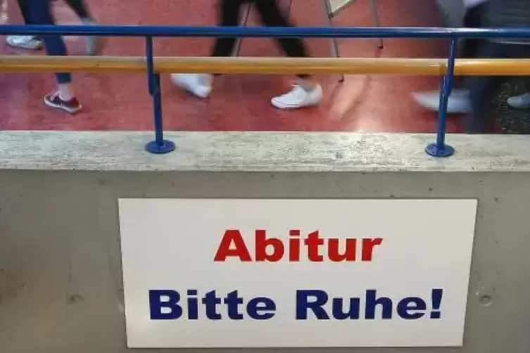 Dieses Schild war bereits an vielen Gymnasien in Rheinland-Pfalz zu sehen. Ob es nach Ostern auch in anderen Bundesländern hänge