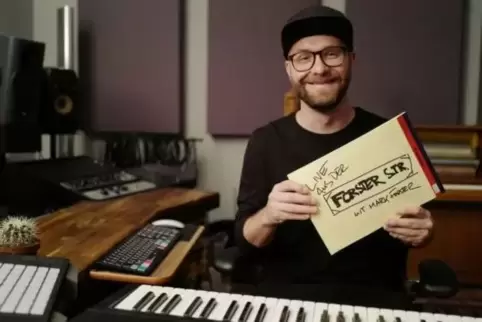 Nervös, aber sympathisch: Mark Forster bei seiner ersten TV-Abendshow ganz allein aus seinem Studio. 