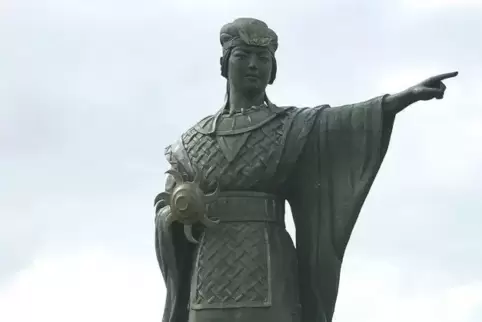 Mit einer Himiko-Statue grüßt die Stadt Kanzaki in der japanischen Präfektur Nara ihre Besucher. 