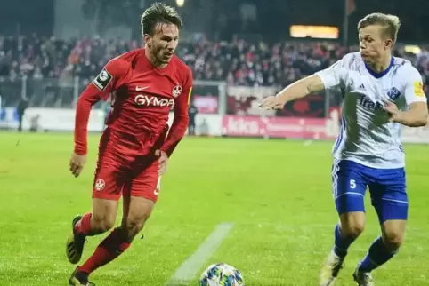 Am Wochenende via Internet an der Spiekonsole am Ball: FCK-Offensivmann Simon Skarlatidis.