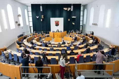 Der Landtag vor der Sitzung am Freitag. 