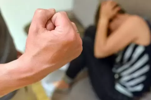 Wegen der Ausgangsbeschränkungen droht eine Zunahme der Fälle häuslicher Gewalt.