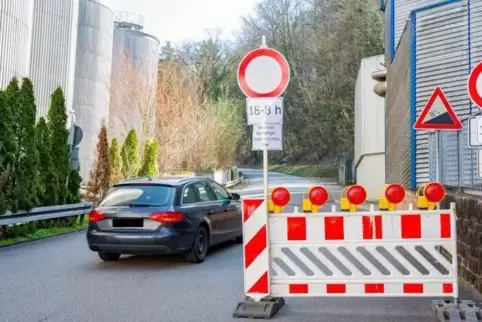 An der Zufahrt aus der Karlsbergstraße auf den Schlossberg herrschen strengere Vorschriften.