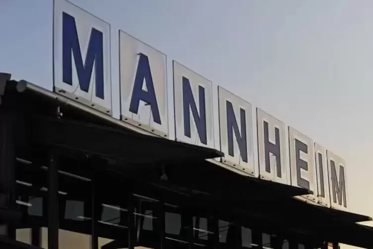 Der Linienflugverkehr auf dem Mannheimer Flugplatz steht still. Wann es weitergeht, ist noch nicht abzusehen.
