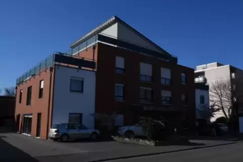 Hier ist ein weiterer Bewohner am Virus gestorben: das Seniorenheim Azurit in Grünstadt.