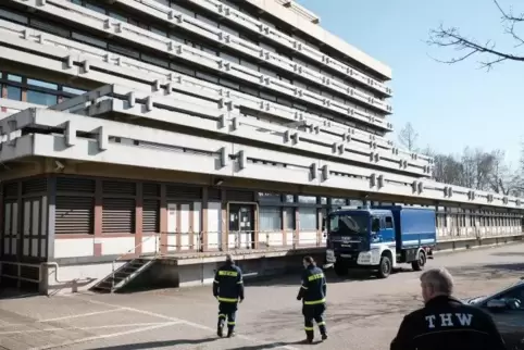 Die ehemalige Geburtshilfe des evangelischen Krankenhauses am Himmelsberg in Zweibrücken wird vom THW für die Aufnahme von Covid