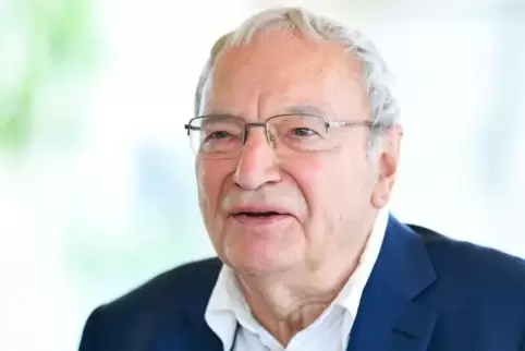 „Immer dem Material gehorchen“: Uwe Timm. „Immer dem Material gehorchen“: Uwe Timm.