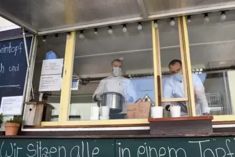 Kocht für Alltagshelden: Das Team des Restaurants „Zum Riesen“ in Kandel.