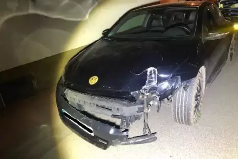 Sein erheblich beschädigtes Auto hatte der 18-Jährige in der Ortsmitte von Mühlhofen abgestellt.
