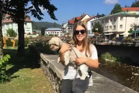 Sarah Braun bietet Hilfe für Ältere über Facebook an. 