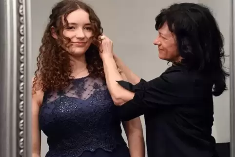 Eva-Maria Hirner und ihre Mutter Rosemarie Lanninger: Anfang März hatte sie ihr Kleid für den Abi-Ball gekauft, zwei Tage später
