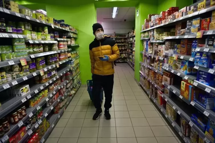 In Österreich sollen Supermärkte ab Mittwoch Mundmasken für die Kunden bereitstellen.