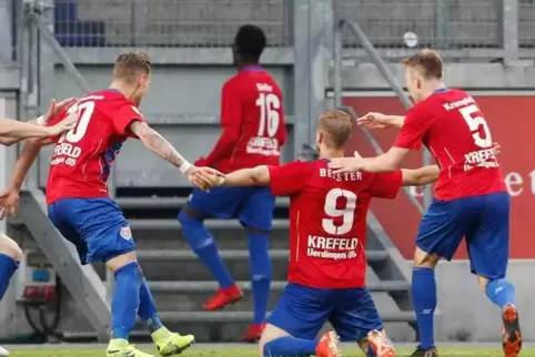 Über die Verzichtsbereitschaft der Uerdinger Spieler hatte es widersprüchliche Berichte gegeben.Roland Weihrauch/