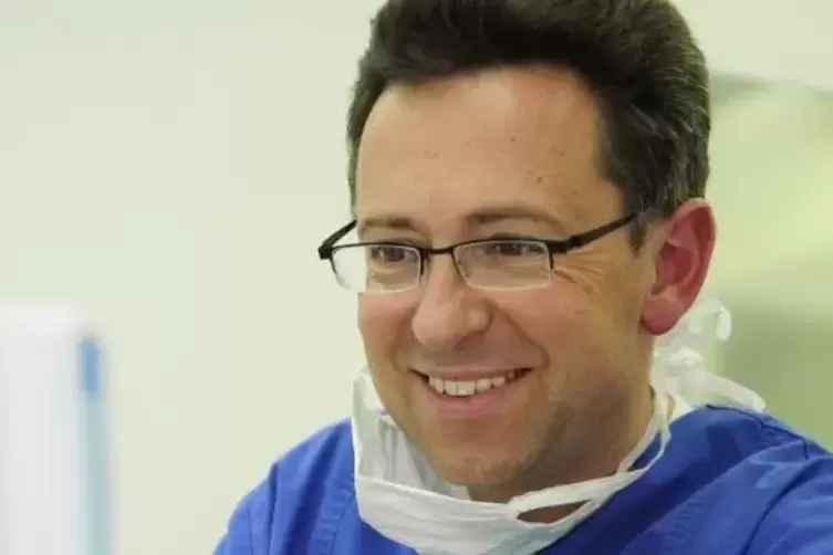 Dr. Michael Orth ist seit 1992 Zahnarzt in seiner Praxis in Bad Dürkheim. 