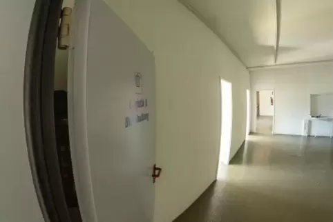 Im Trakt des einstigen Elektro-Marktes Rech werden ab Mittwoch Patienten mit Atemwegserkrankungen behandelt. Täglich für zwei St