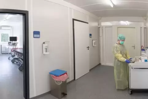 Blick in den Container der Kinder-Notfallambulanz. Blick in den Container der Kinder-Notfallambulanz.