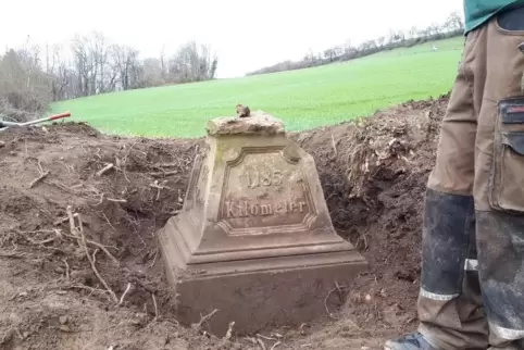 Relikt aus Malespines Zeiten: der Kilometerstein. Relikt aus Malespines Zeiten: der Kilometerstein.