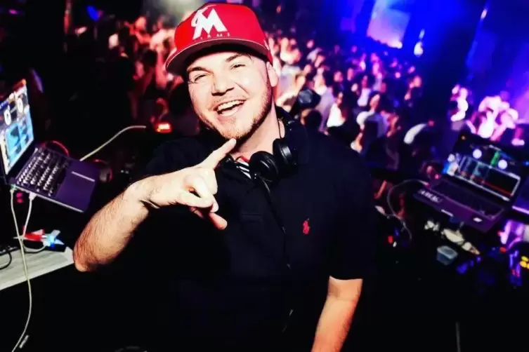 „Zwischen DJ und Publikum muss eine Synergie entstehen“: Simon Lang alias DJ Rapture – natürlich vor Corona – im Club Swag, dem 