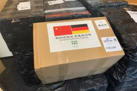  „Freundschaft kennt keine Entfernung“, heißt es auf dem Paket aus der chinesischen Provinz Fujian.