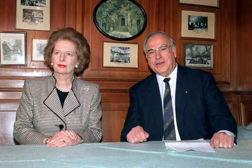 Helmut Kohl versucht die Bedenken der britischen Premierministerin Margret Thatcher gegen die Wiedervereinigung auszuräumen. Das