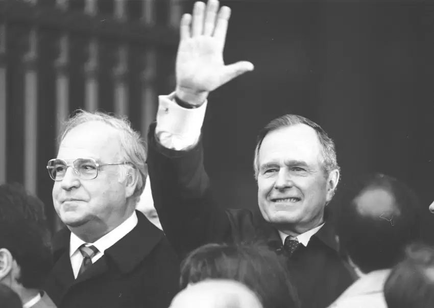 Helmut Kohl mit dem damaligen US-Präsidenten George Bush Senior im Dom in Speyer im Jahr 1990.
