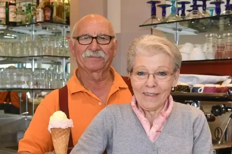 Tatiana und Franco Perrone, die Inhaber des Eiscafés Venezia. 