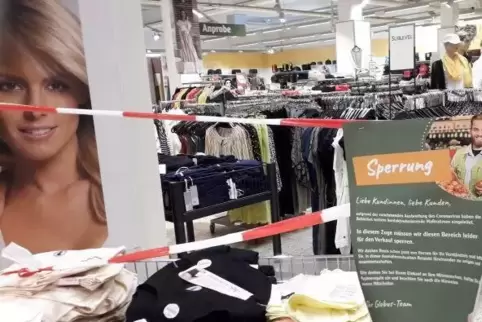 Leibwäsche gibt’s noch, aber Mode ist im Einöder Globus derzeit tabu. Leibwäsche gibt’s noch, aber Mode ist im Einöder Globus derzeit tabu.
