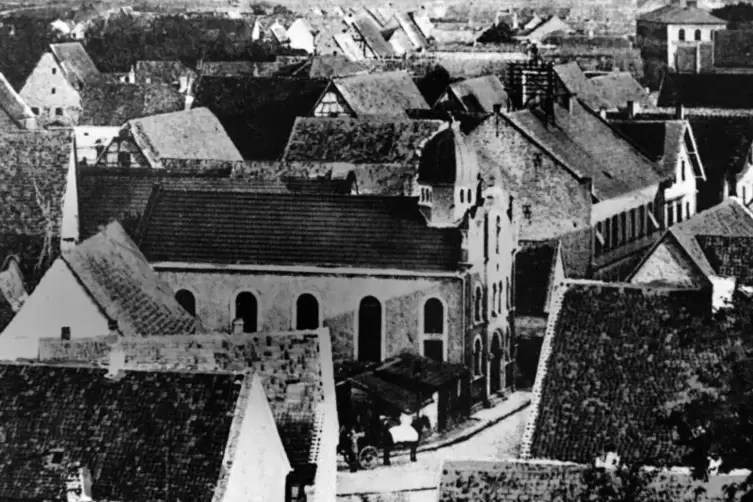 Die historische Postkarte zeigt die Synagoge in Mutterstadt.