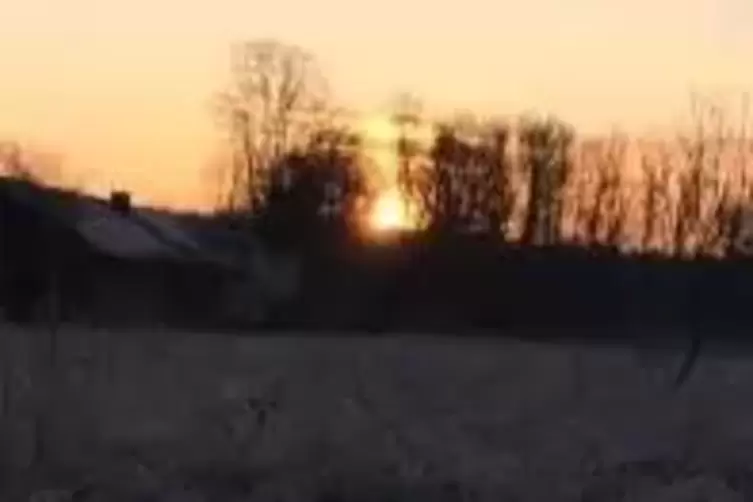 Frostiger Sonnenaufgang in Rockenhausen, aufgenommen von Lilli Knoll.