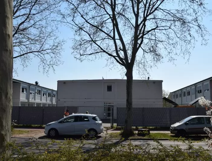 Eingesperrt: Die Asylbewerberunterkunft an der Mannheimer Straße wird von Mitarbeitern des Kommunalen Vollzugsdienst bewacht.