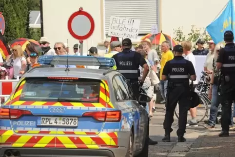 Polizeiaufgebot wie hier bei einer früheren Demo in kandel wird am Samstag nicht nötg sein. Die Demo wurde verboten. 